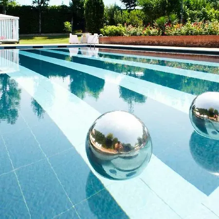 Bastia Sleeps 9 Pool Air Con Wifi Villa