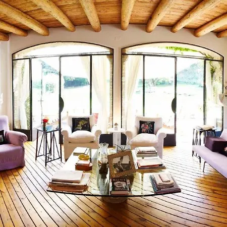 Bastia Sleeps 9 Pool Air Con Wifi *